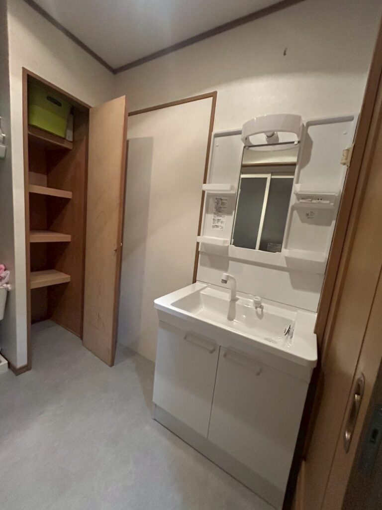 洗面台も古くなり、排水の臭いが気になる！