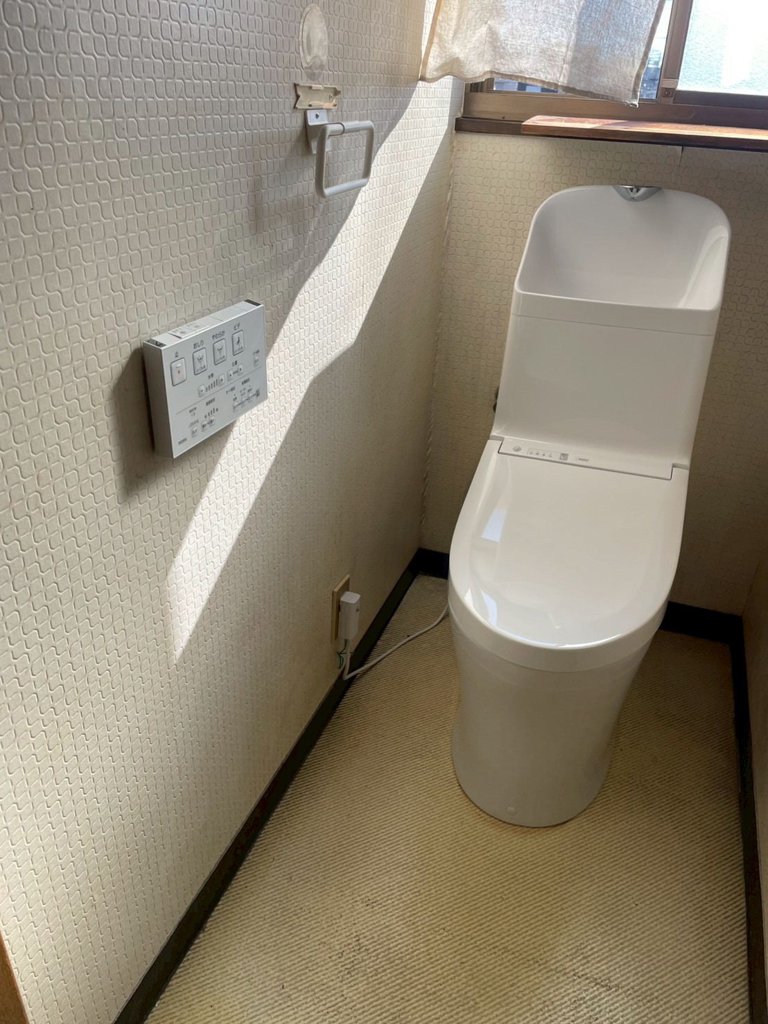 交換後のトイレはTOTOのZR1