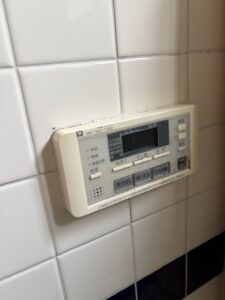交換前の給湯器リモコン
