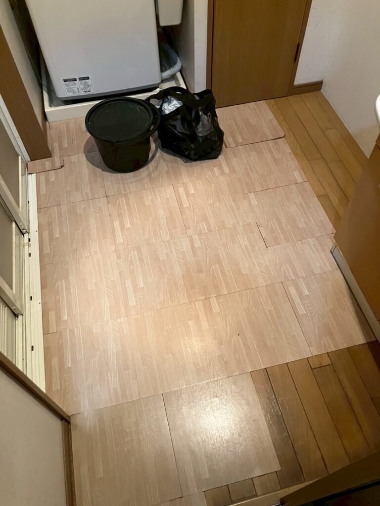 リフォーム前の洗面所床