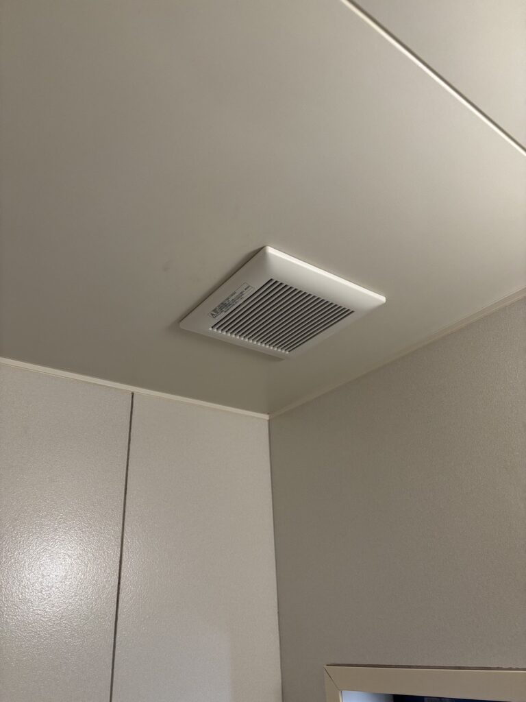 浴室の換気扇がうるさい…＞＜そんな時は同じサイズのものならすぐに取替えられます^^
