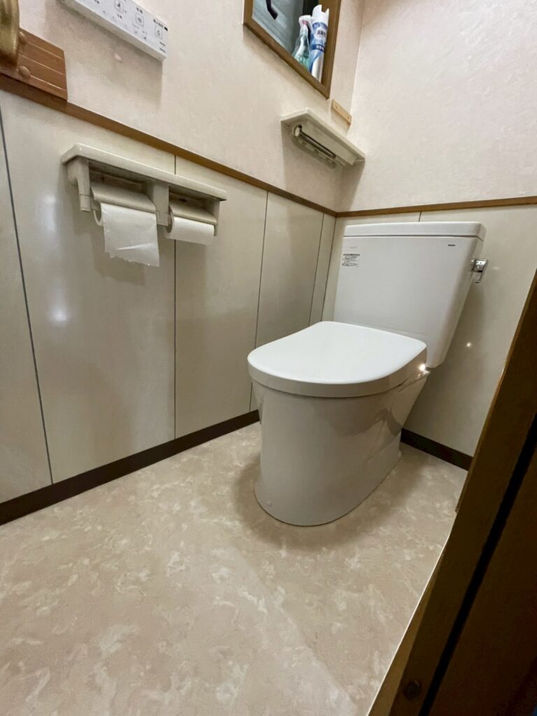 トイレとクッションフロアをささっとリフォーム！お見積りからご契約までSMSなどのやり取りで行いました^^