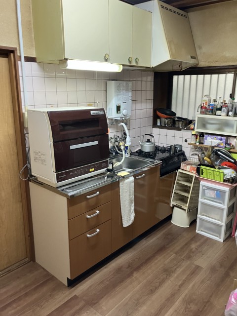 キッチンまわり床張り替え