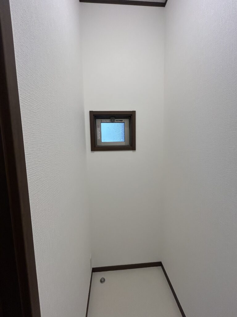 使っていないトイレが明るい収納庫に変身！柏原市K様邸のスペース活用リフォーム