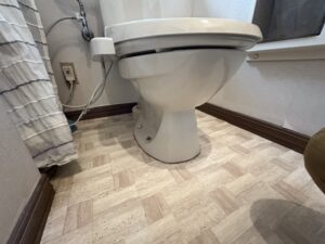 便座と床の設置面