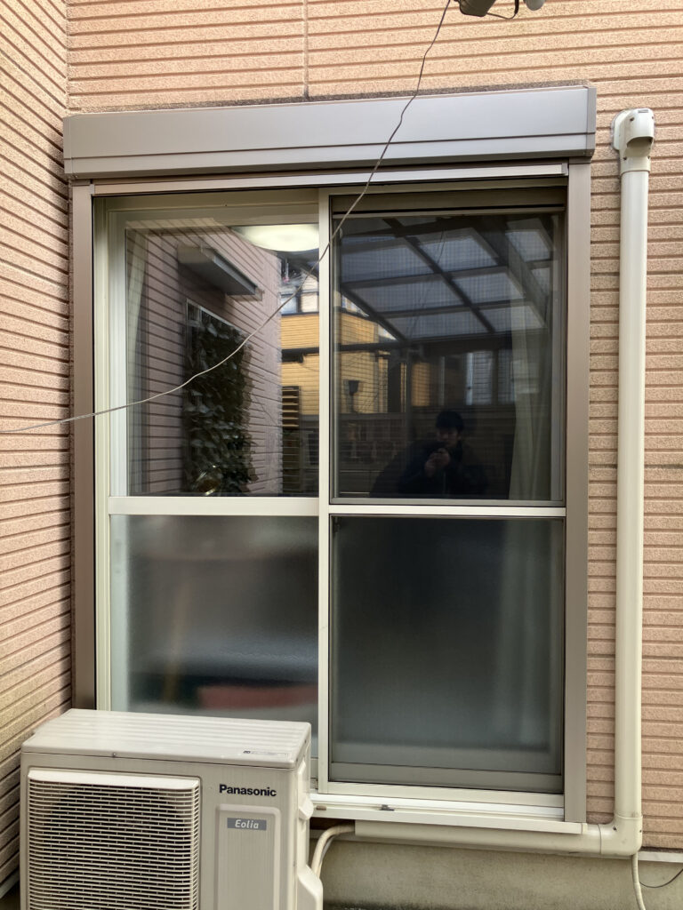 「手動シャッターの開け閉めがつらくて…」電動シャッター新設工事で毎日の負担を解消 ── S様邸／柏原市
