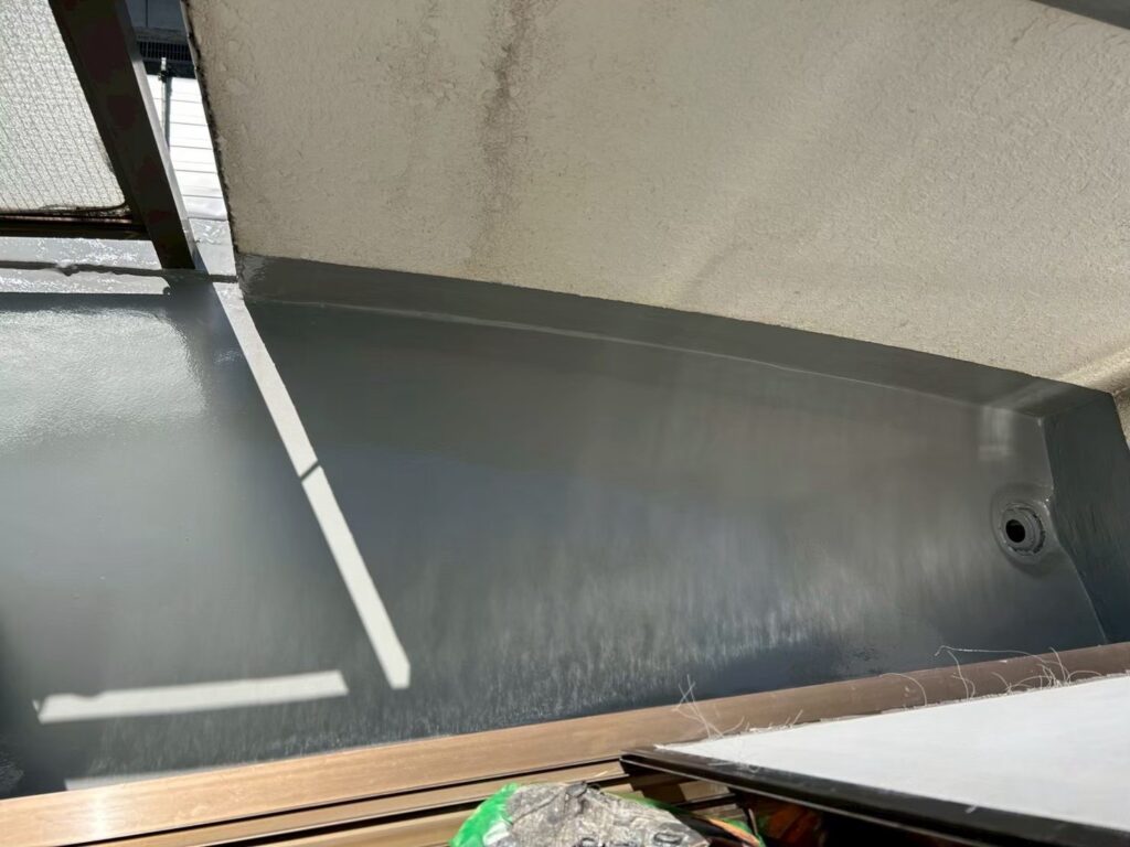 “弊社施工見てキレイだったから自分も”──下地修復＋ウレタン密着防水／八尾市ベランダ改修